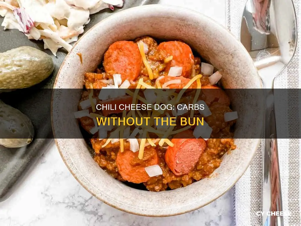 how many carbs in a chili cheese dog no bun