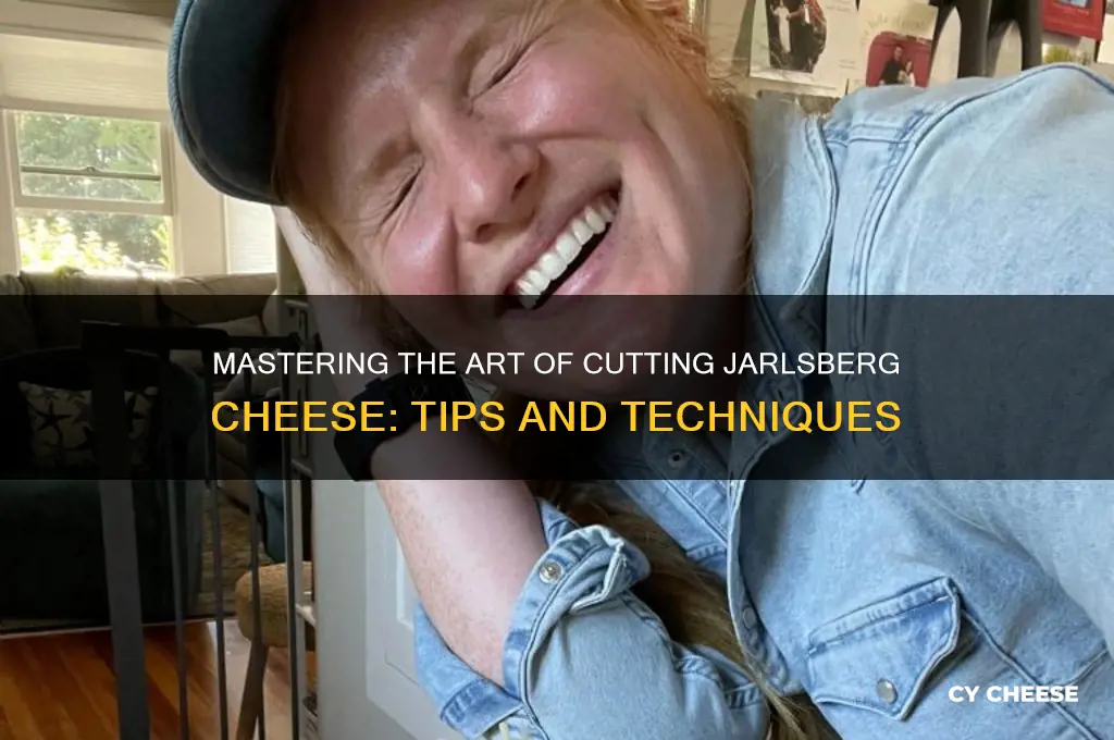 how to cut jalsburg cheese